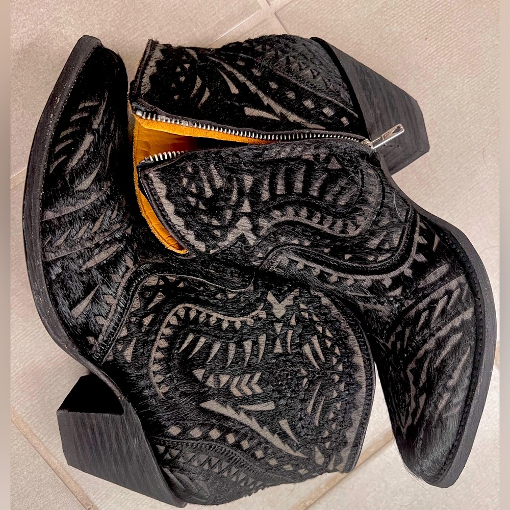 Old Gringo Etched Hair on Hide Booties